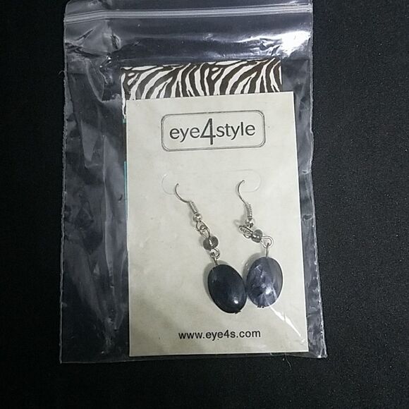 NWT Eye 4 Style Black Dangling Earrings - Picture 1 of 2